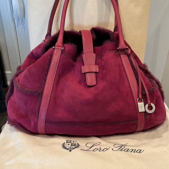 Loro Piana genuine shearling bag. In beautiful magenta color perfect for winter - Picture 4 of 7
